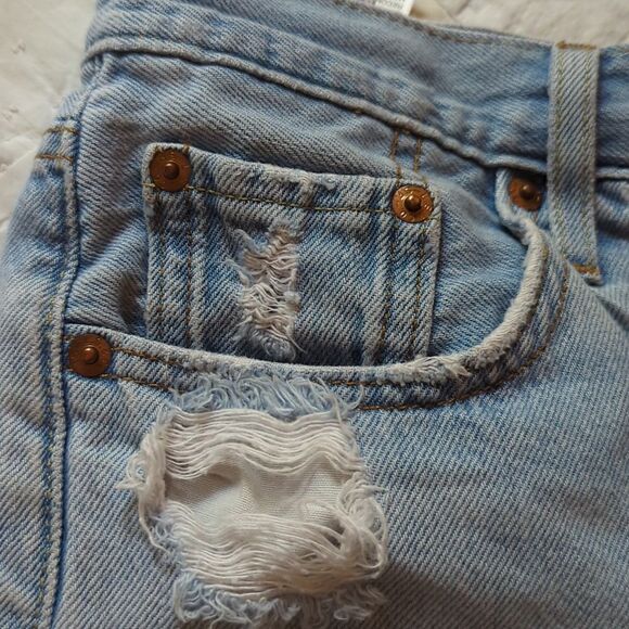 Levi's destroyed denim cut off jean shorts - Picture 7 of 12